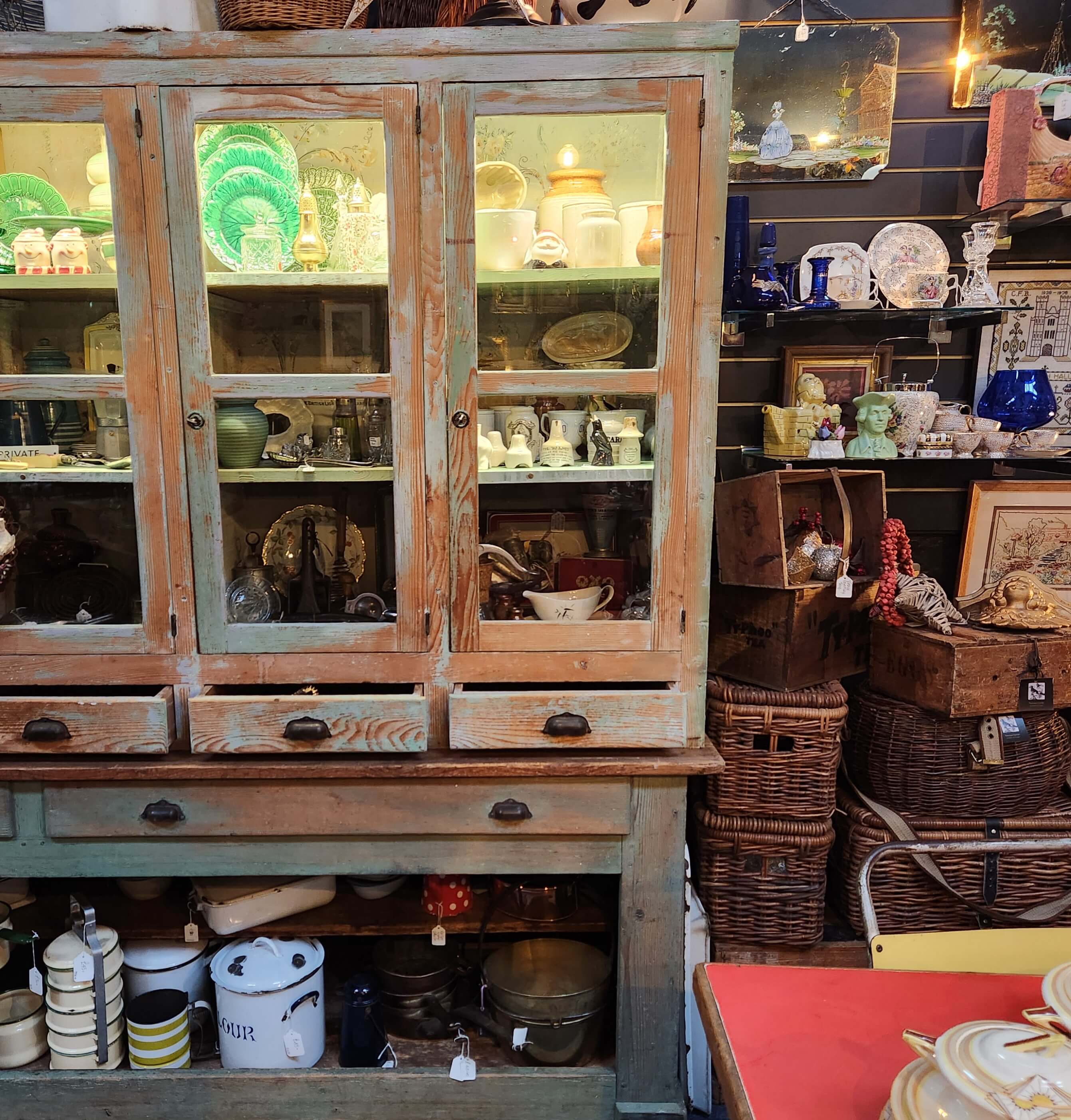 Kitchenia
                Cupboard