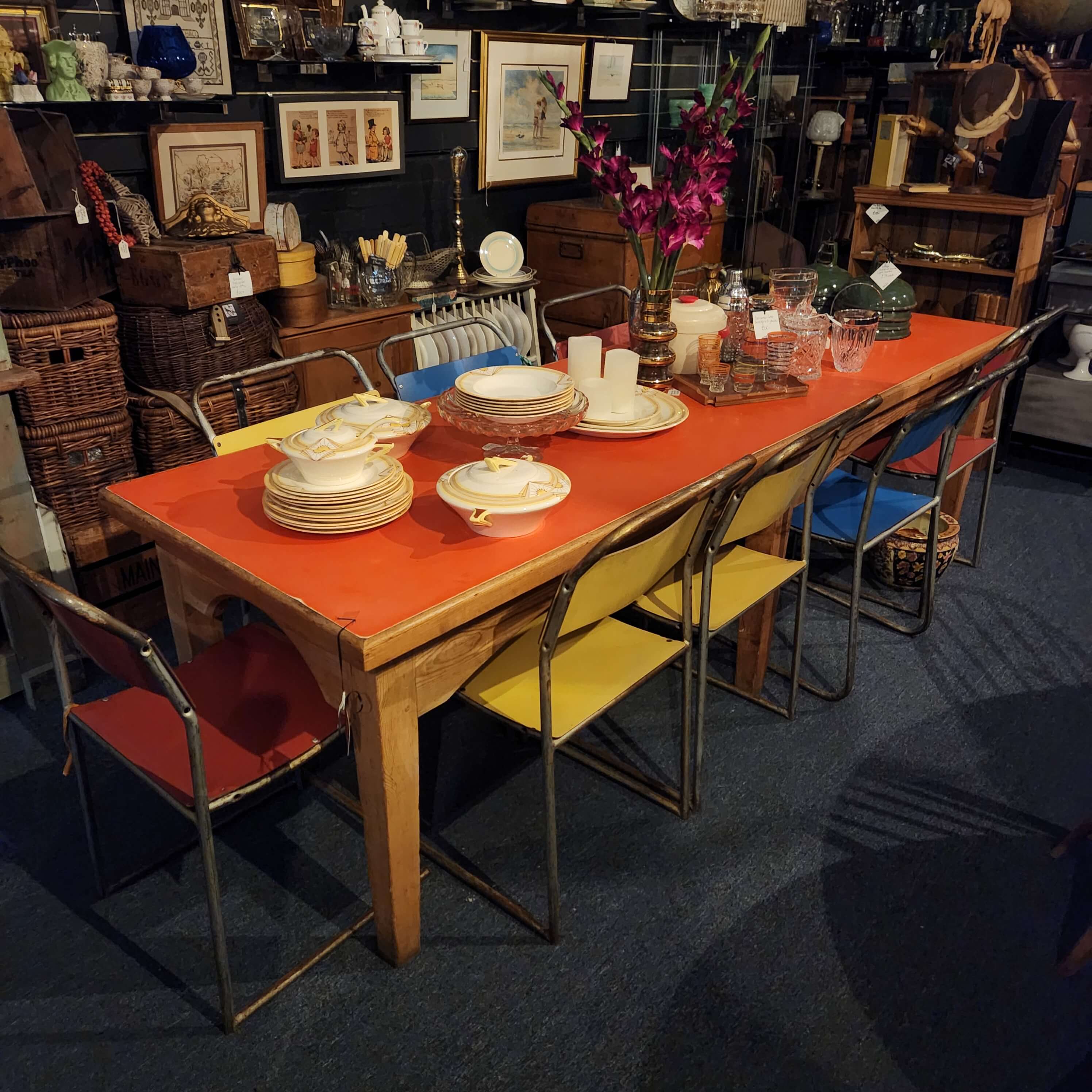 Library
                Table - Retro